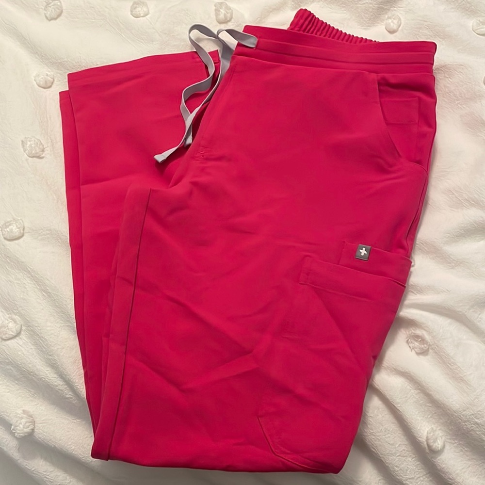 Brand new, never worn kade cargo scrub pants